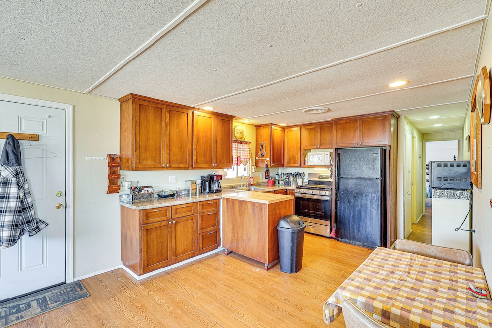 Snowbird Heaven: Rural Quartzite Home Near Hiking