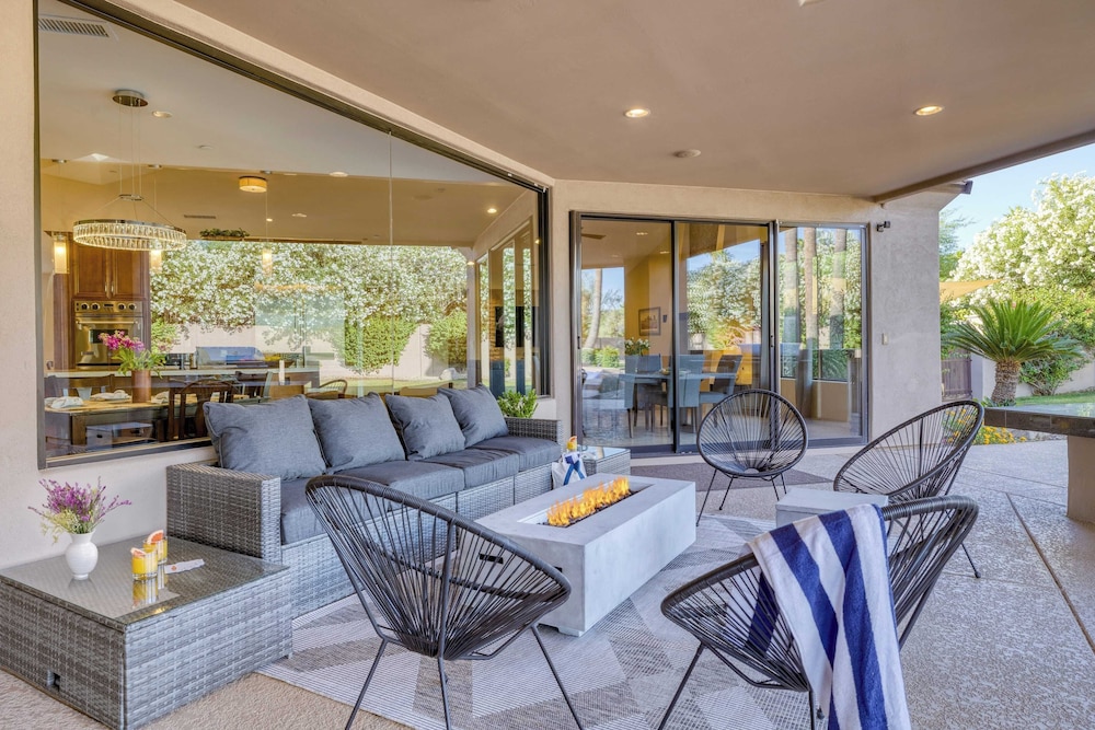 Luxe Scottsdale Oasis With Pool, Hot Tub, Firepit and Outdoor Lounge Avantstay
