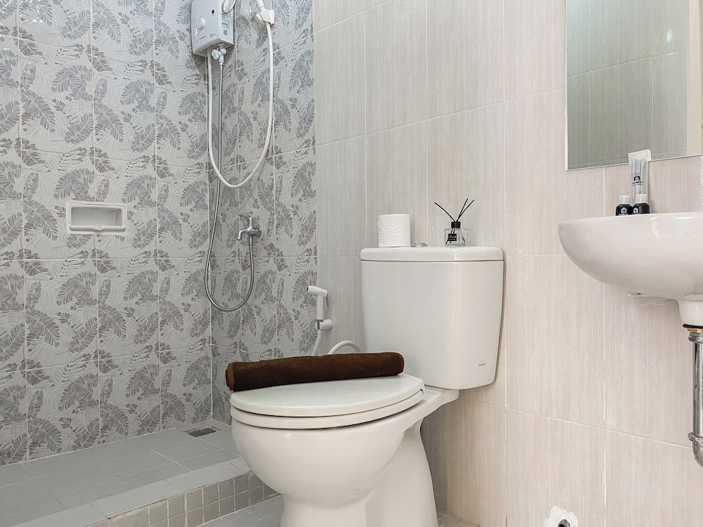 Homey And Modern 2Br At Marina Ancol Apartment
