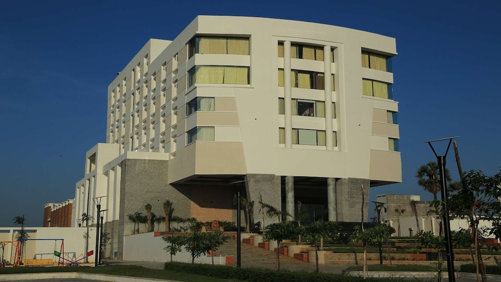 dhanalakshmi srinivasan hotels pvt ltd
