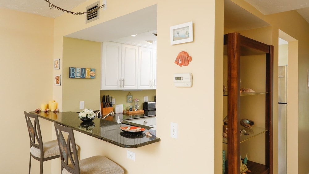 Lemon Bay Waterfront Condo W Patio, 5 Miles To Gulf Beaches 2 Bedroom Condo