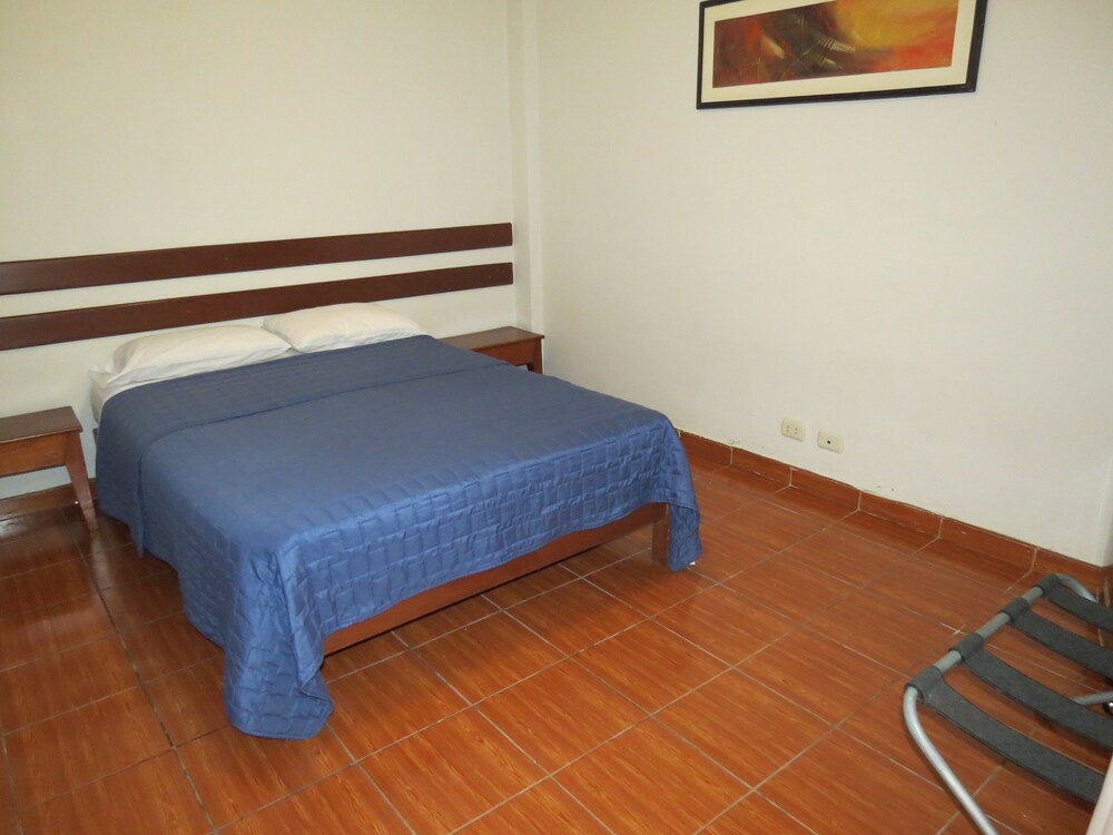 Miraflores Inn