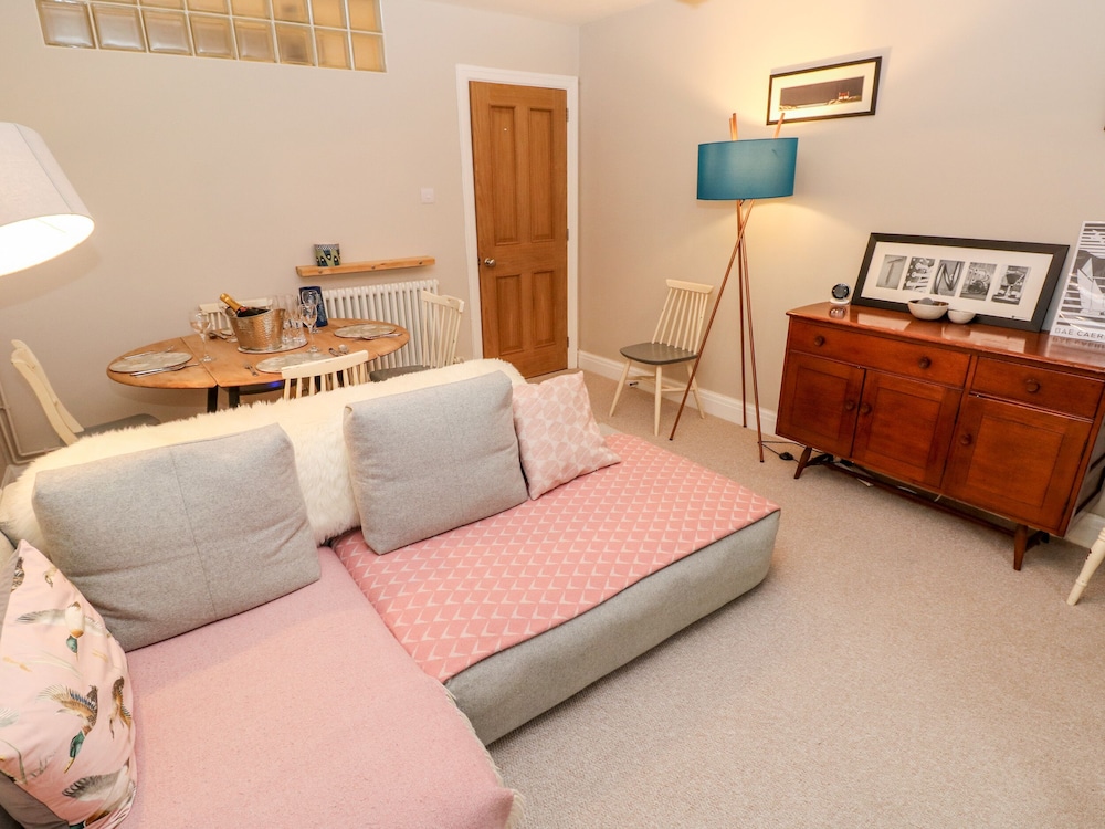 Flat 1, Belmont