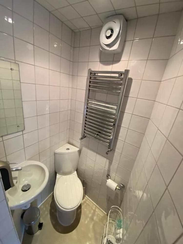 Grosvenor Place Guest House
