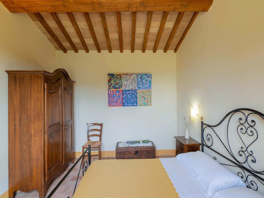 Fabulous Holiday Home With Wifi in Monte San Martino Italy view 2