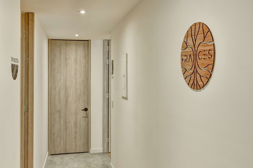 w Startling 2BR Apartment in Trendy Zona T