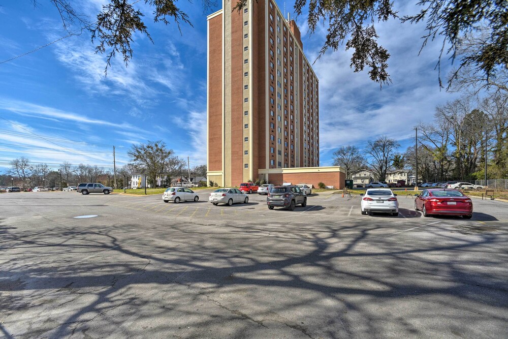 Ideally Located Studio w/ Off-street Parking! view 5
