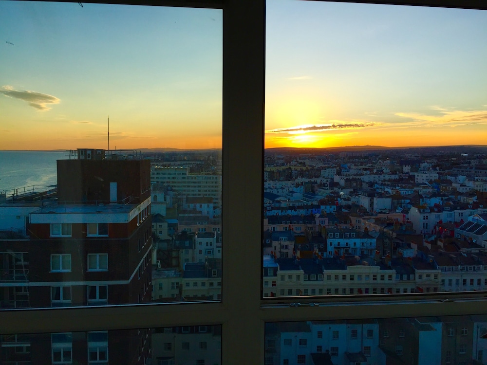 Isabella Penthouse 15th Floor, Seafront