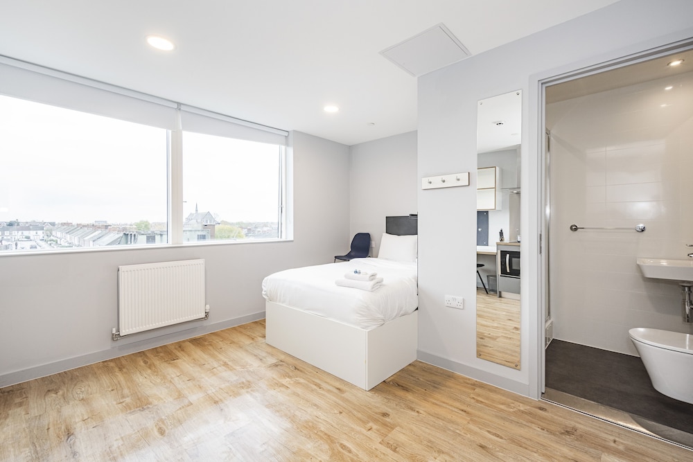 Modern Studios in Cardiff view 4