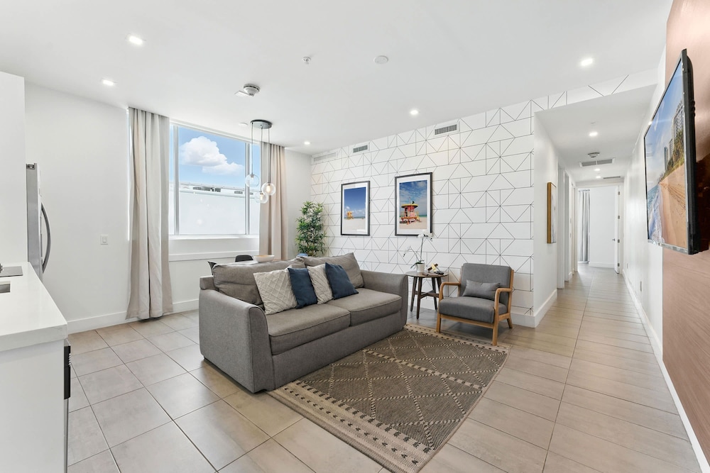 South Beach Sleek 2BR Getaway