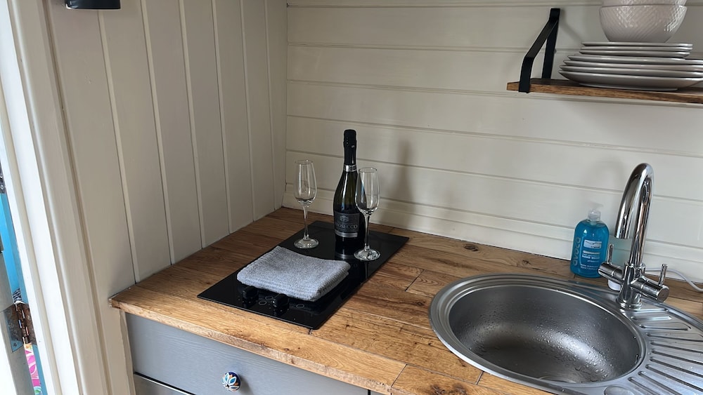 Cabin - Sleeps 2 hot tub & Parking view 4
