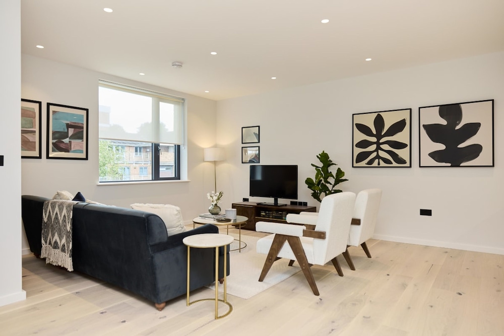 The Brondesbury Place - Bright 2bdr Flat With Balcony Parking