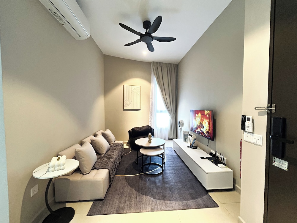 The Paxtonz by Manhattan Group