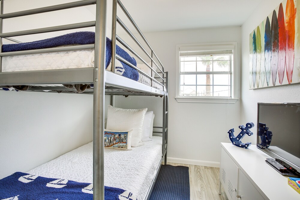 Walk to Beach: Updated Home w/ Deck in Galveston!