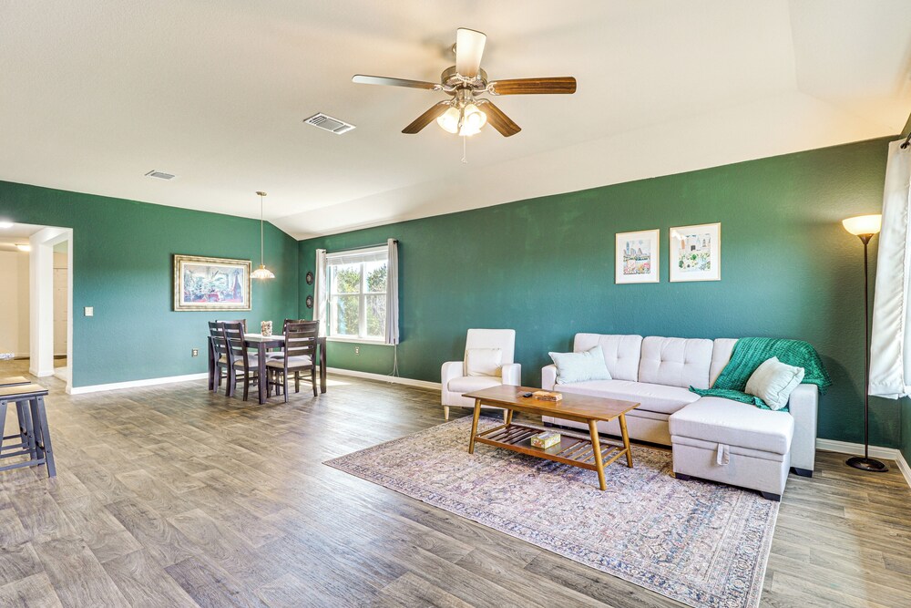 Shop, Dine & Unwind: Pet-friendly Home in Austin!