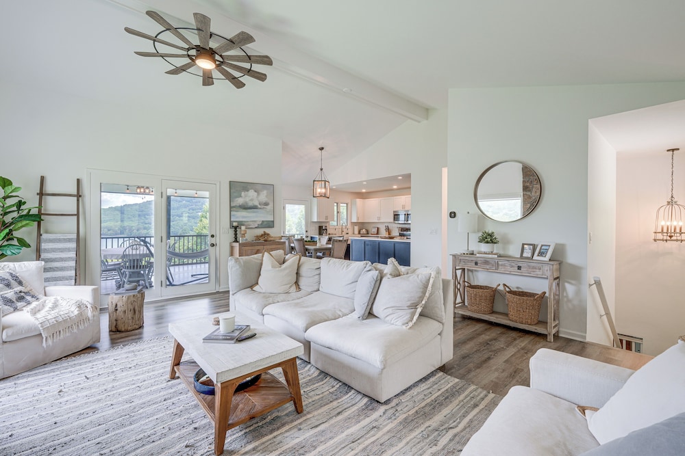 < 1 Mi to Lake Chatuge: Home w/ Mtn & Water Views!
