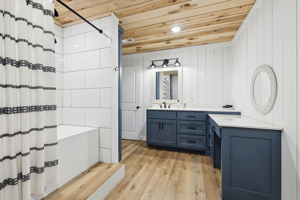 Fox Haven Retreat-modern Cabin-acres of Priv Land