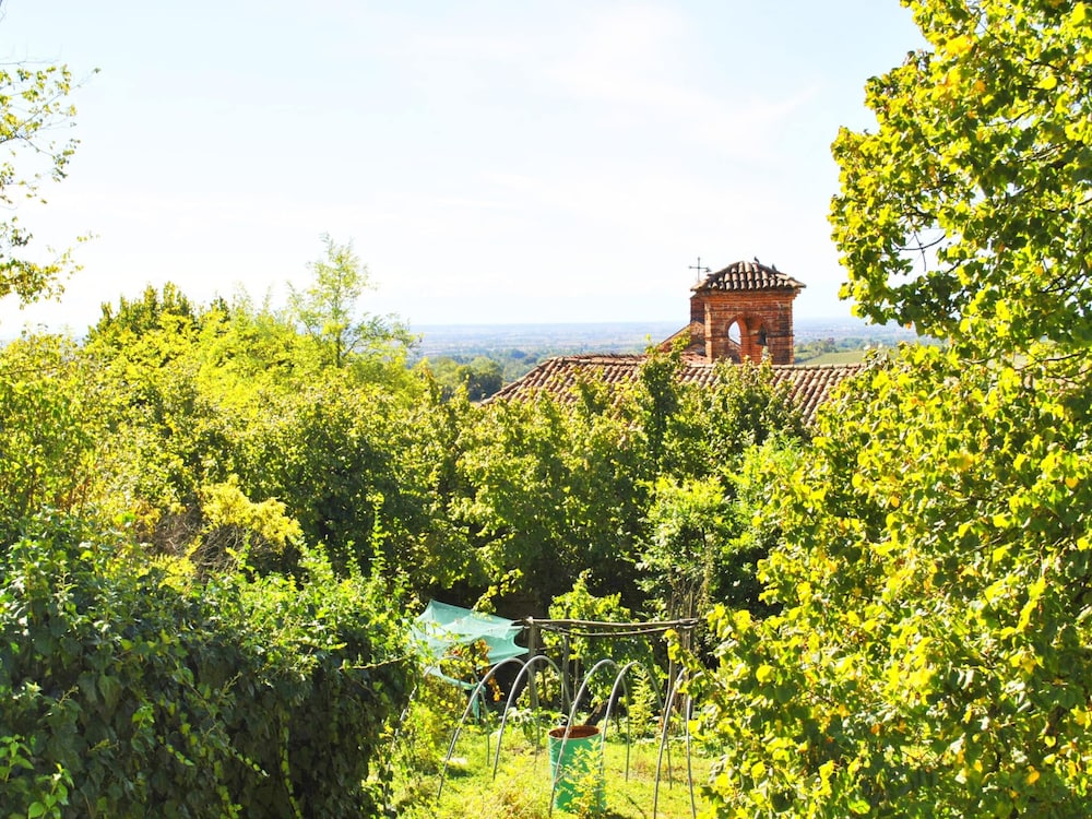 Rustic Moncucco Village Retreat photo 4