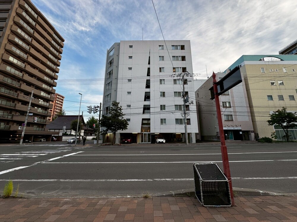 GRACE GARDEN 301