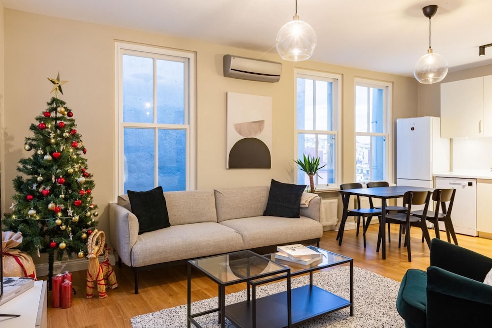 Mesmerizing Flat With Bosphorus View