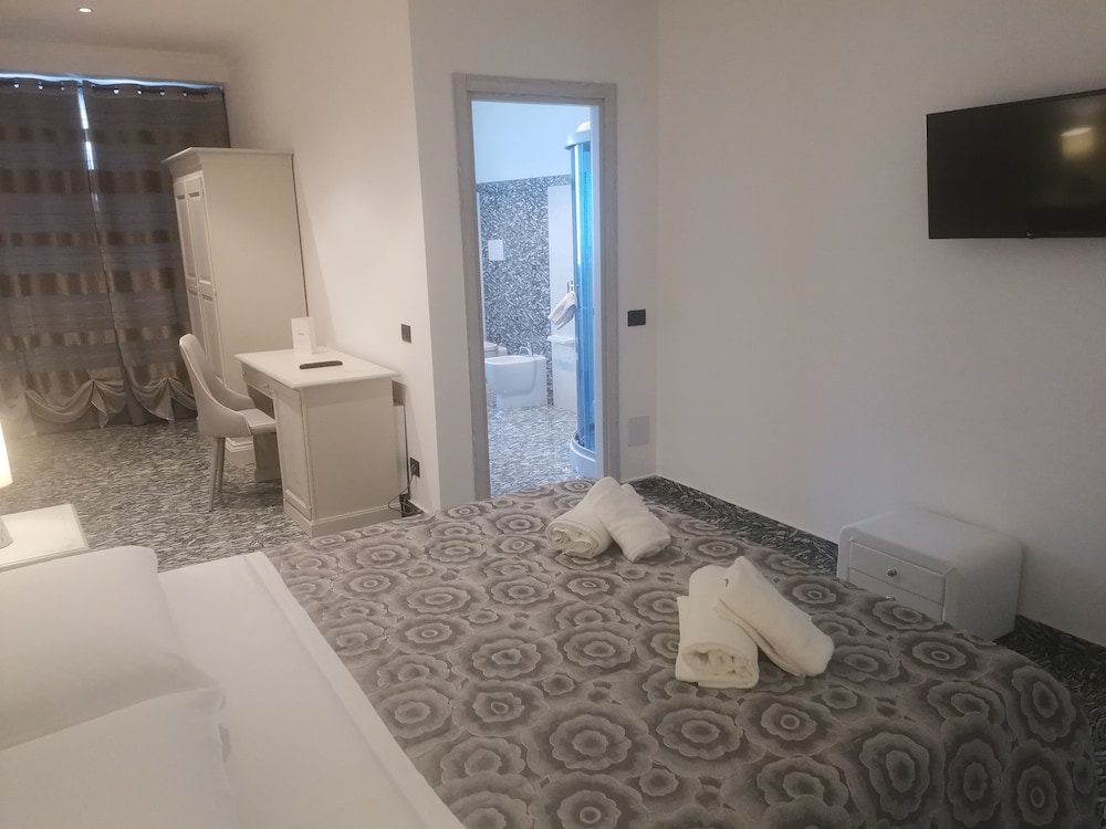 Atlantis 22 view 4