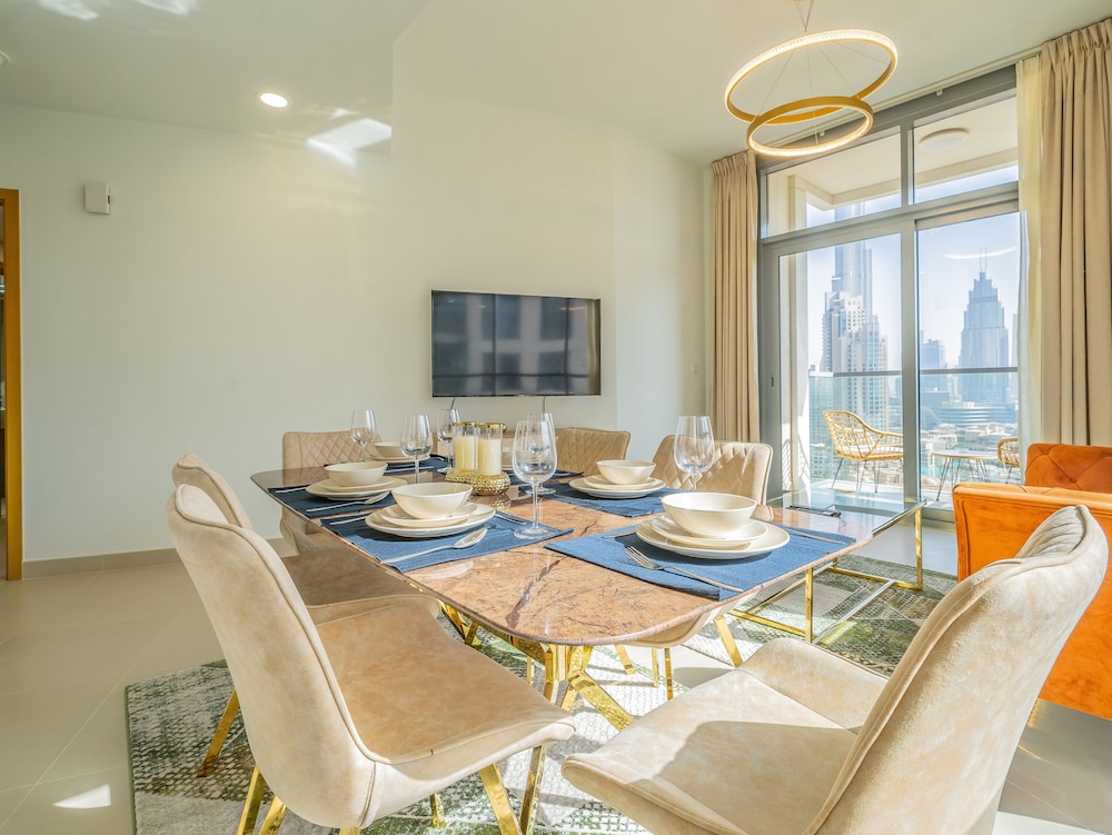 Glamorous Apartment Facing Burj Khalifa