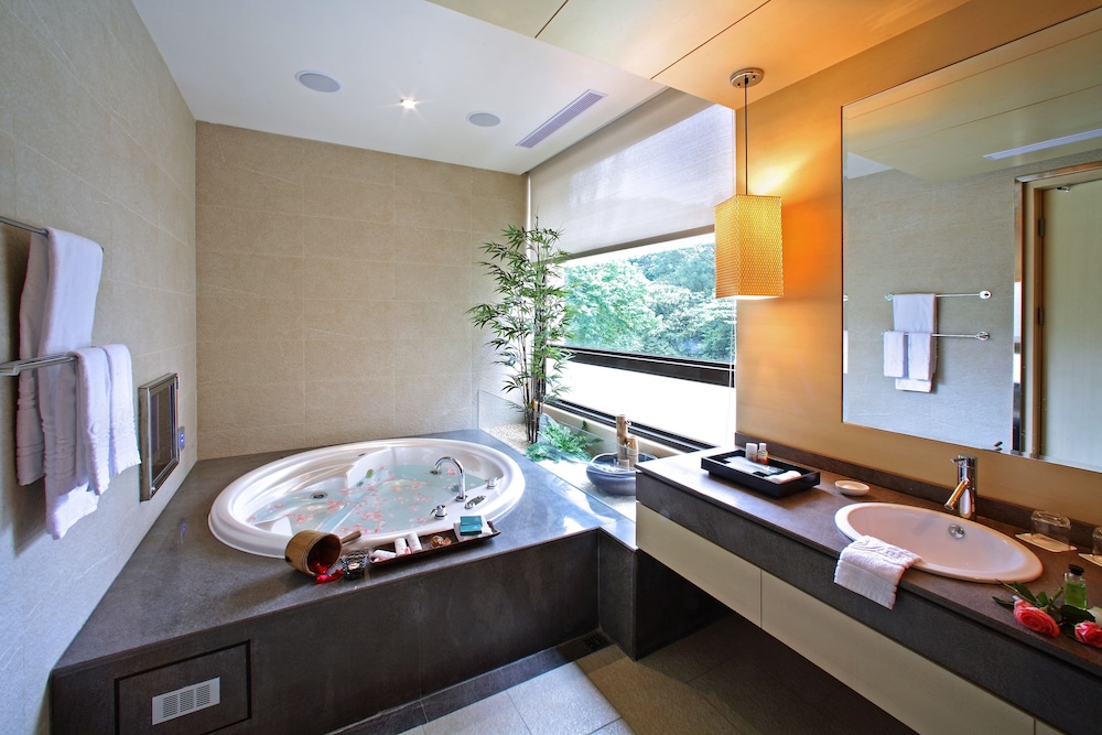 Norway Forest Tamsui Motel