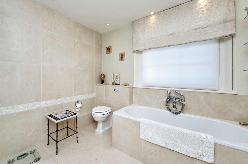 Beautiful & Spacious, 2 Bed in South Kensington