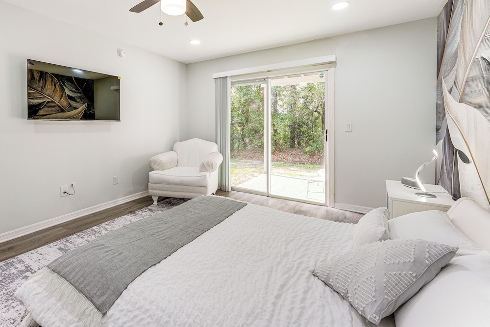 Florida Fun! Family Condo w/ Pool, 8 Mi to WDW