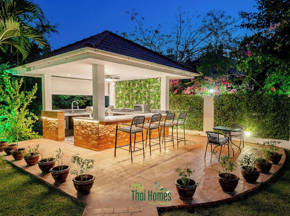 An Exceptional Luxury Villa Offering Amazing Lake View and Refined Living