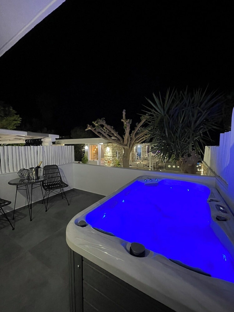 Zoumis Residence