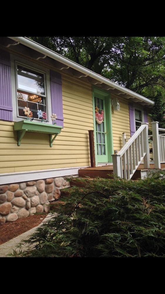 Frog Hollow Bed and Breakfast