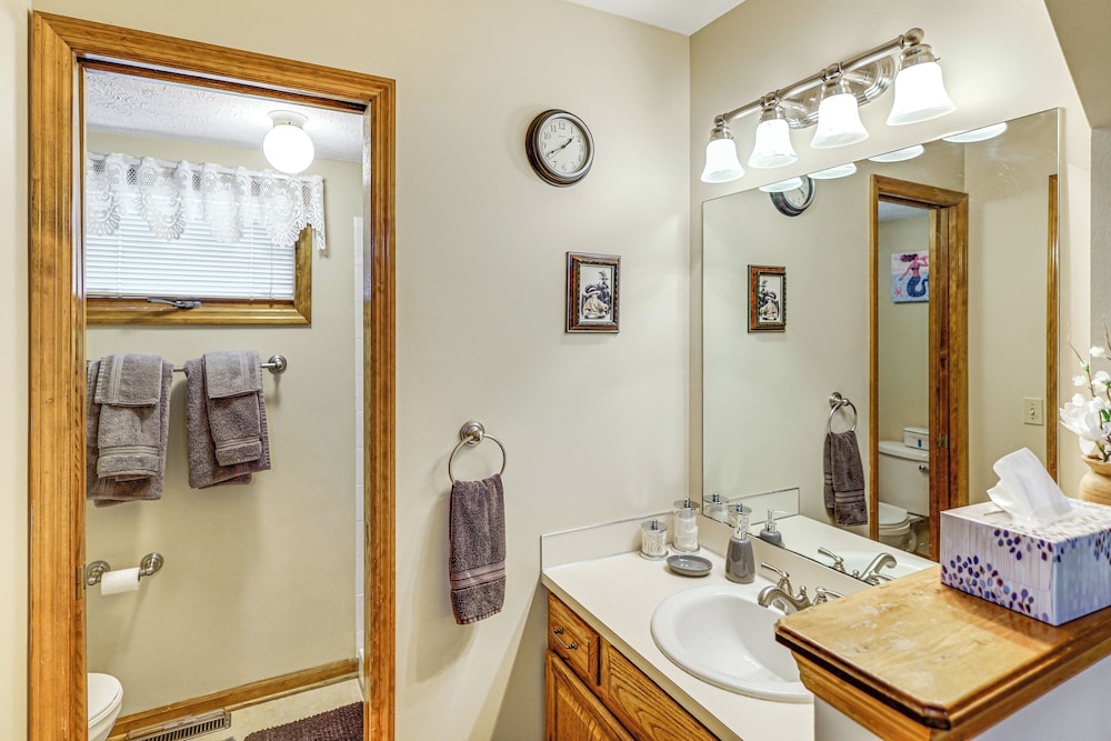 5 Mi to Platte River: Inviting Bellevue Rental
