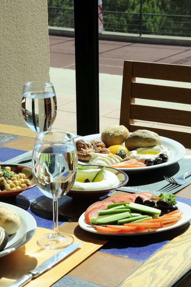 Country Lodge Hotel & Resort