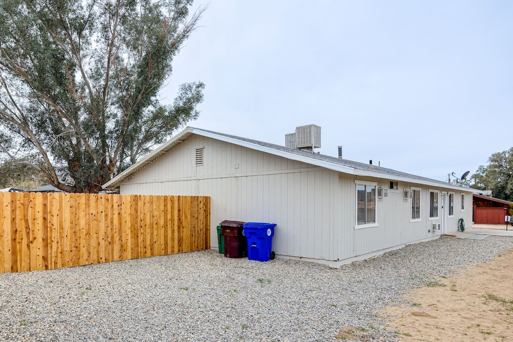 Convenient Joshua Tree Apartment - Walk to Town! view 4