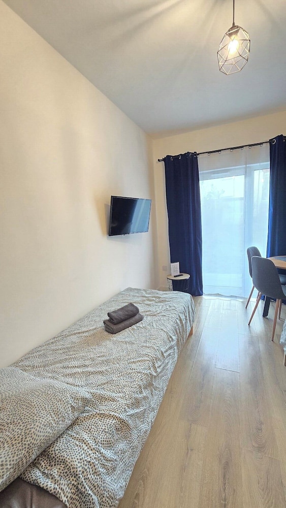 Adler Apartments