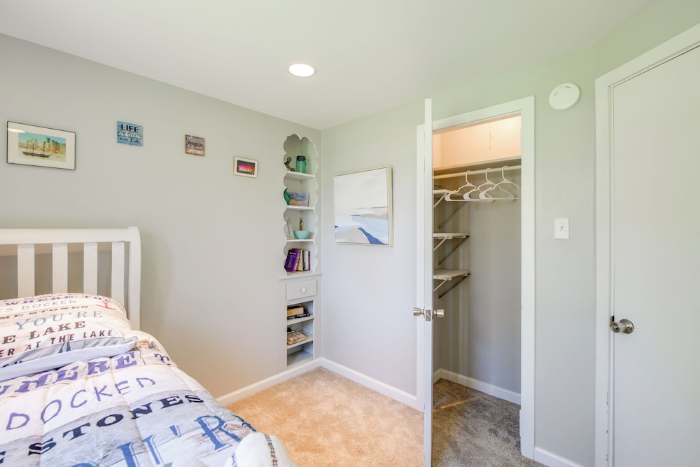 1 Mi to Lake Erie: Family-friendly Angola Home!