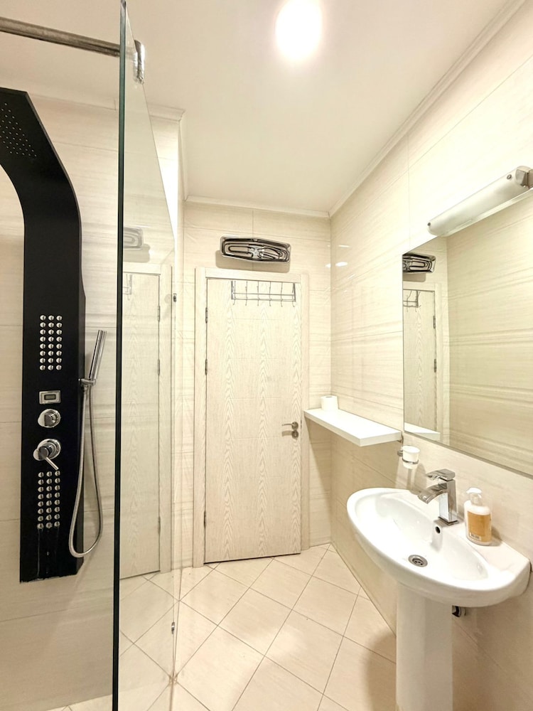 Orange Central Suites