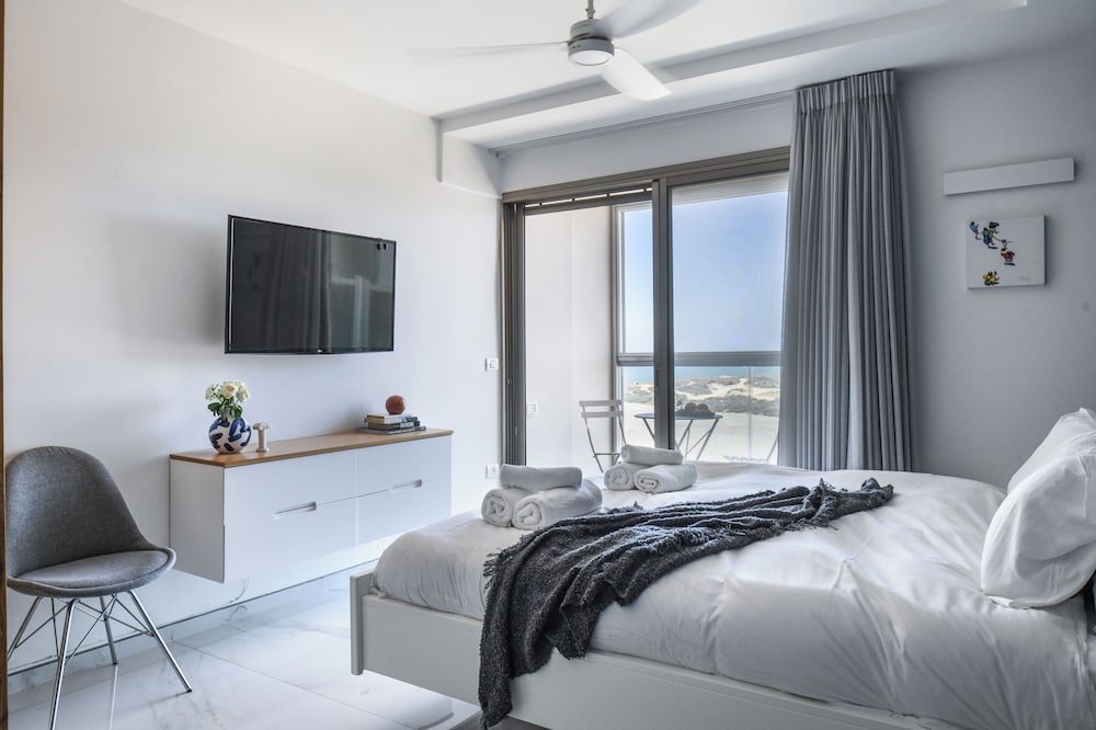 HaTsuk Sea-View Studio by Sea N' Rent view 5