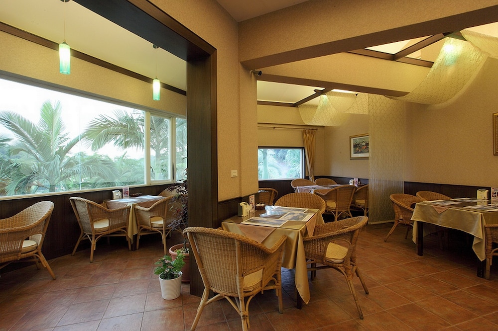 Regale Villa Hotel