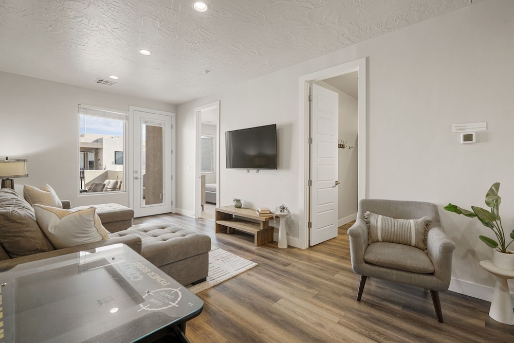 Relax In Style 4 Bedroom Townhouse