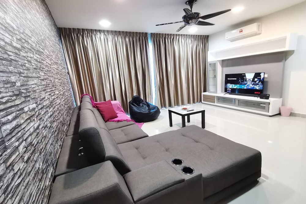 Amerin Residence Mall Apartments