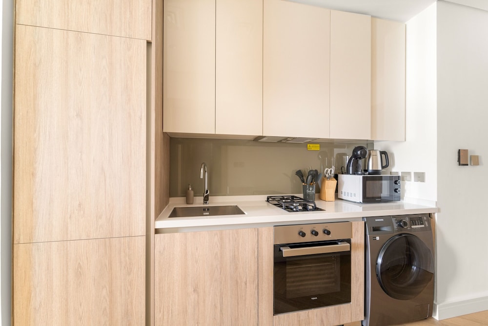 Peninsula One - 1312 Studio