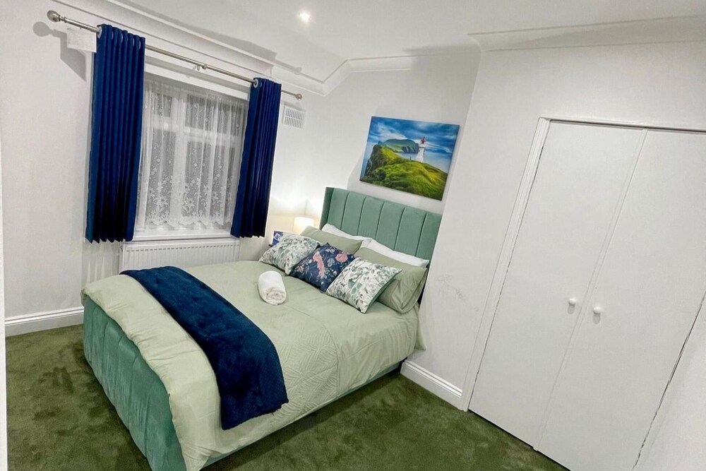 Charming 3 Bedroom House in Dagenham London