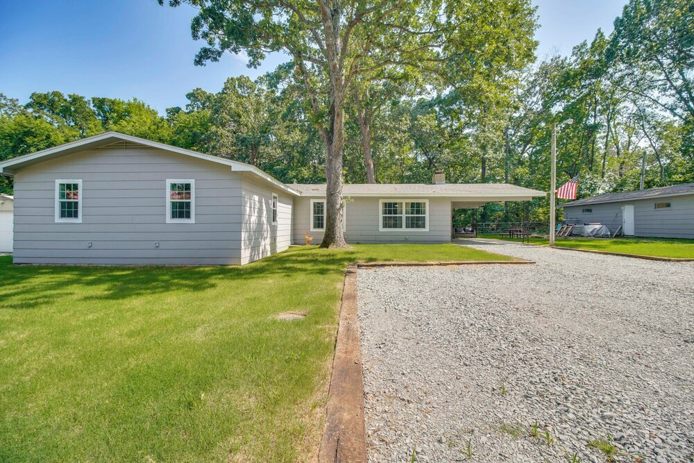 Walk to Marina & Lake: Family Retreat in Afton!