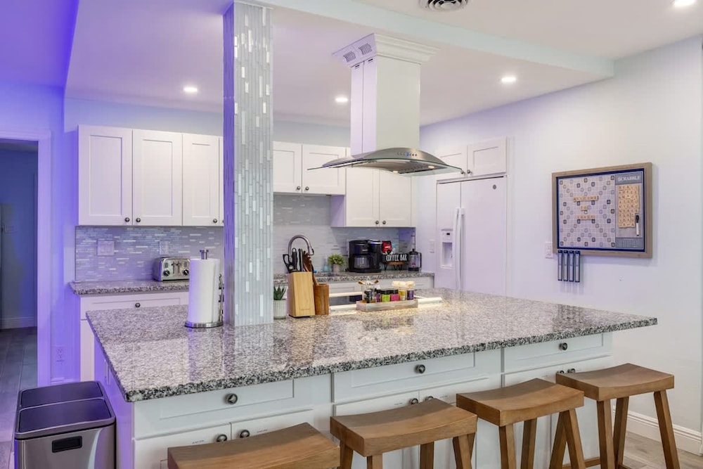 Fun Family-friendly Largo Home Heated Pool