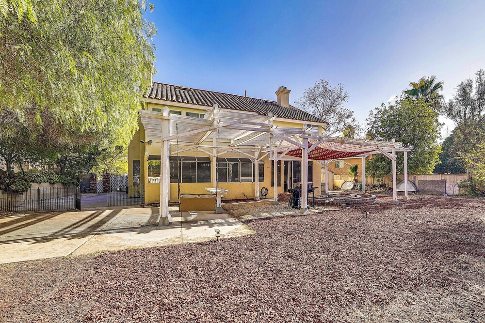 13 Mi to Dtwn Riverside: Socal Family Home!