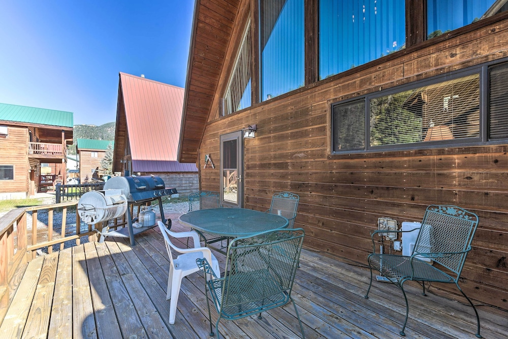 Ski-in/ski-out Red River Cabin w/ Mtn Views! view 2