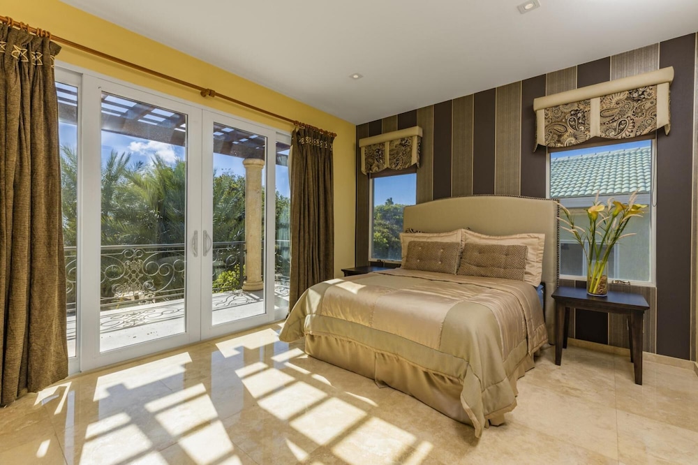 Glamorous Luxury Villa Pool Jacuzzi Sea View