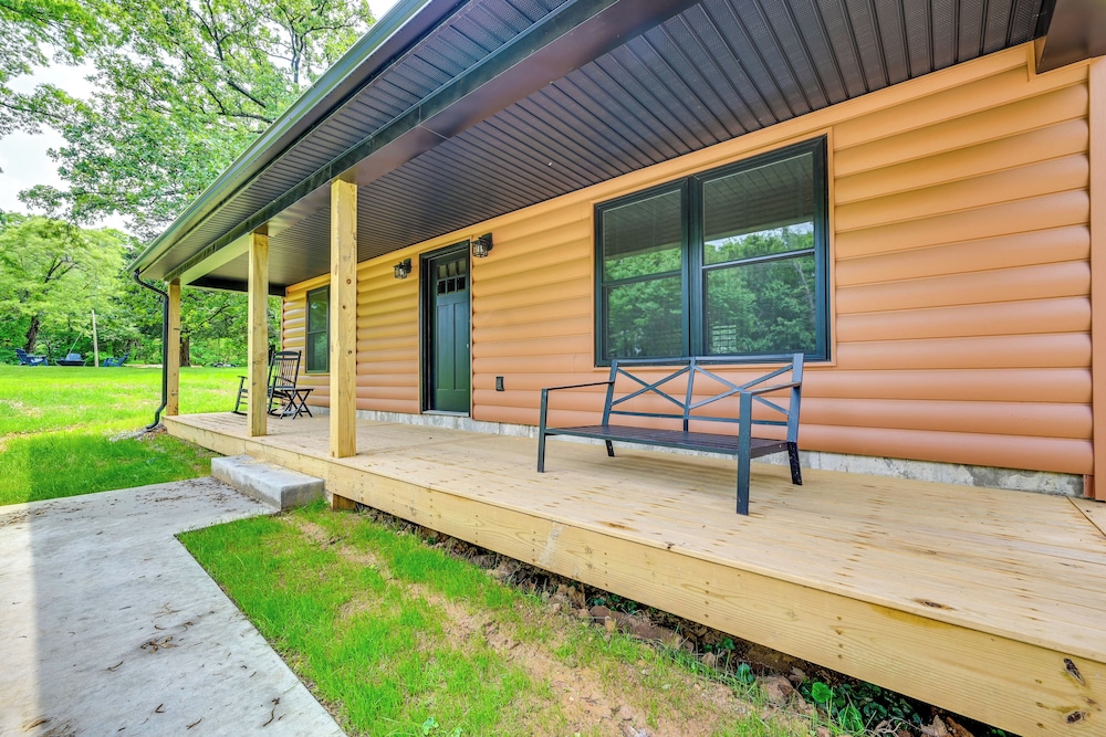 5 Mi to Mammoth Cave: Peaceful Retreat w/ Fire Pit